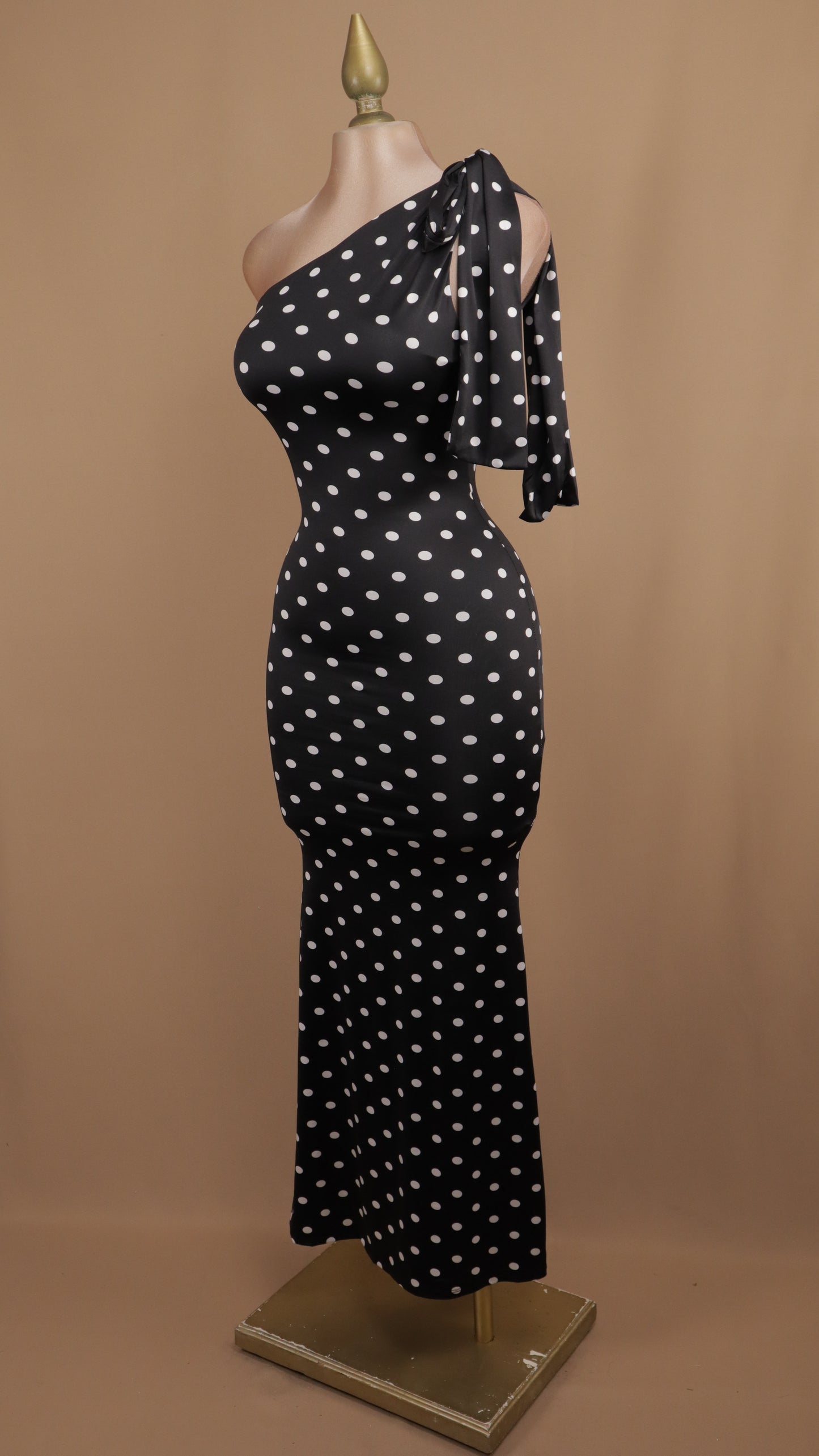 Vestido largo asimétrico boleado