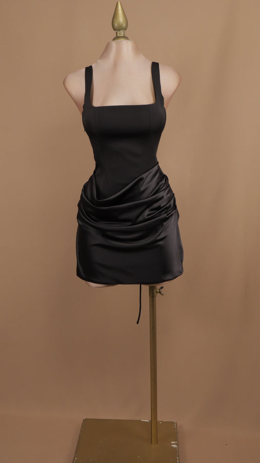 Vestido corto con corset y falda satinada