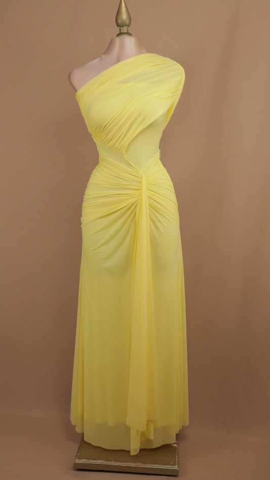 Vestido largo de malla plisado asimétrico