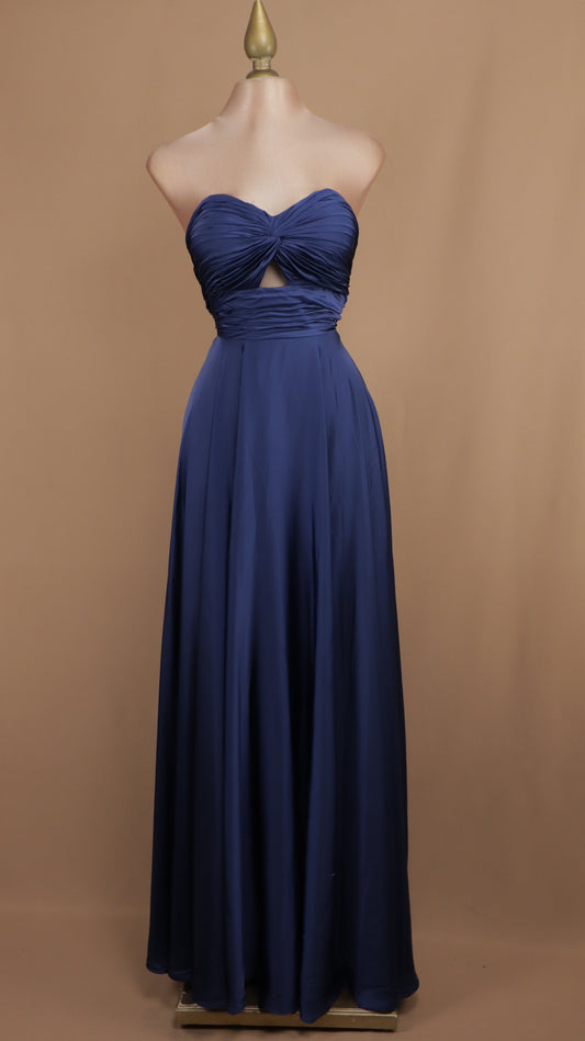 Vestido largo estraple escote en busto y satinado