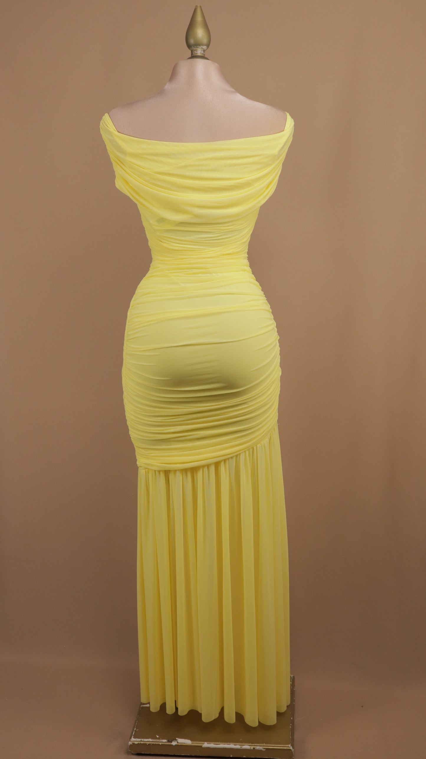 Vestido largo plisado al hombro