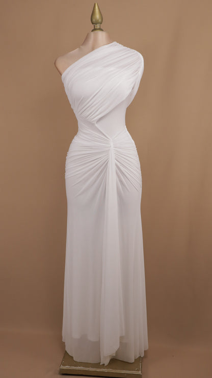 Vestido largo de malla plisado asimétrico