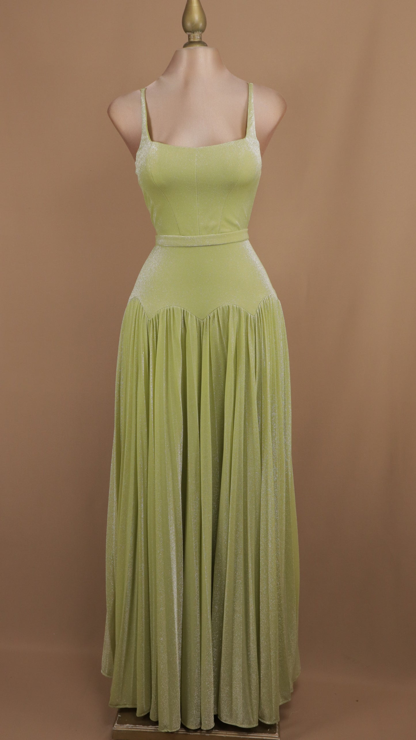 Vestido largo escote cuadrado con destellos