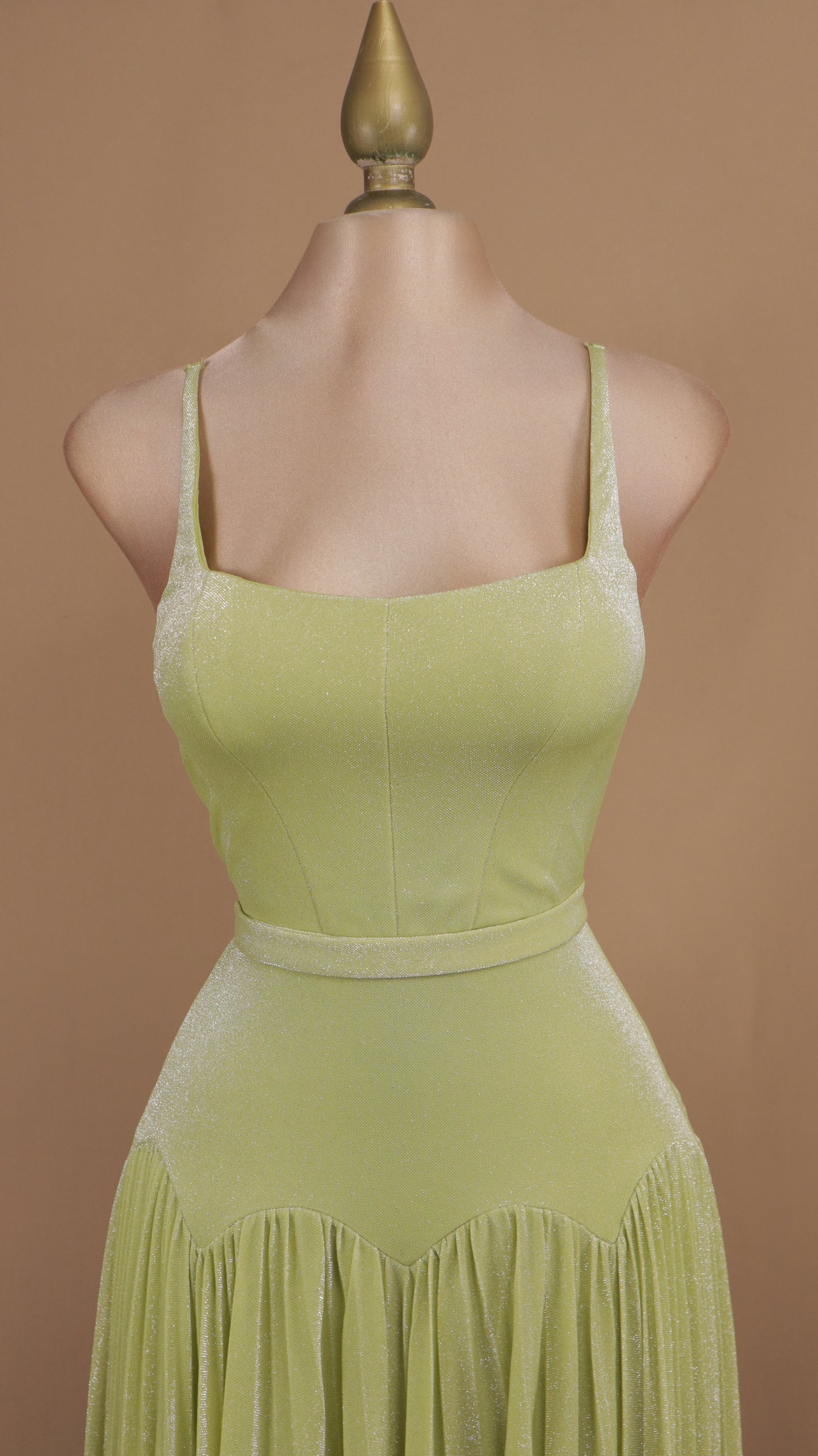 Vestido largo escote cuadrado con destellos