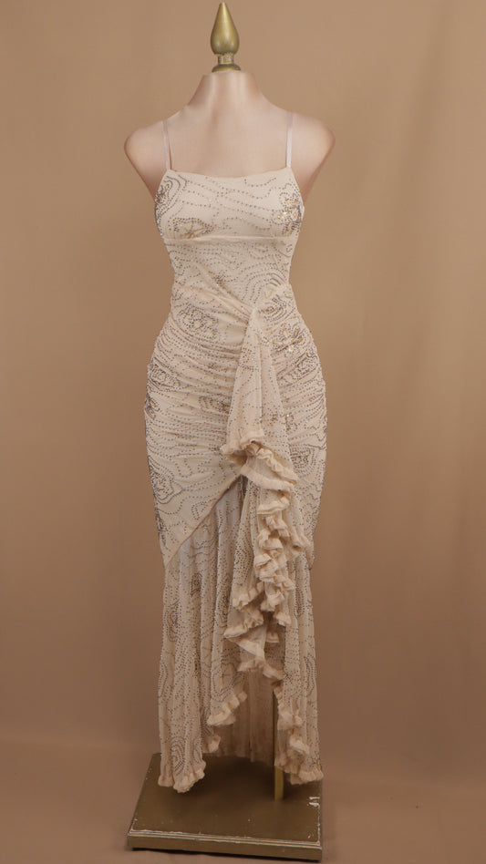 Vestido largo con pedrería y escarola