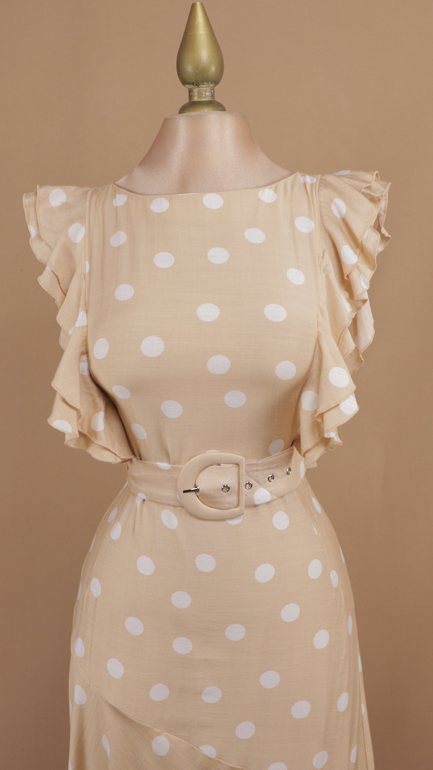 Vestido midi boleado con cinto
