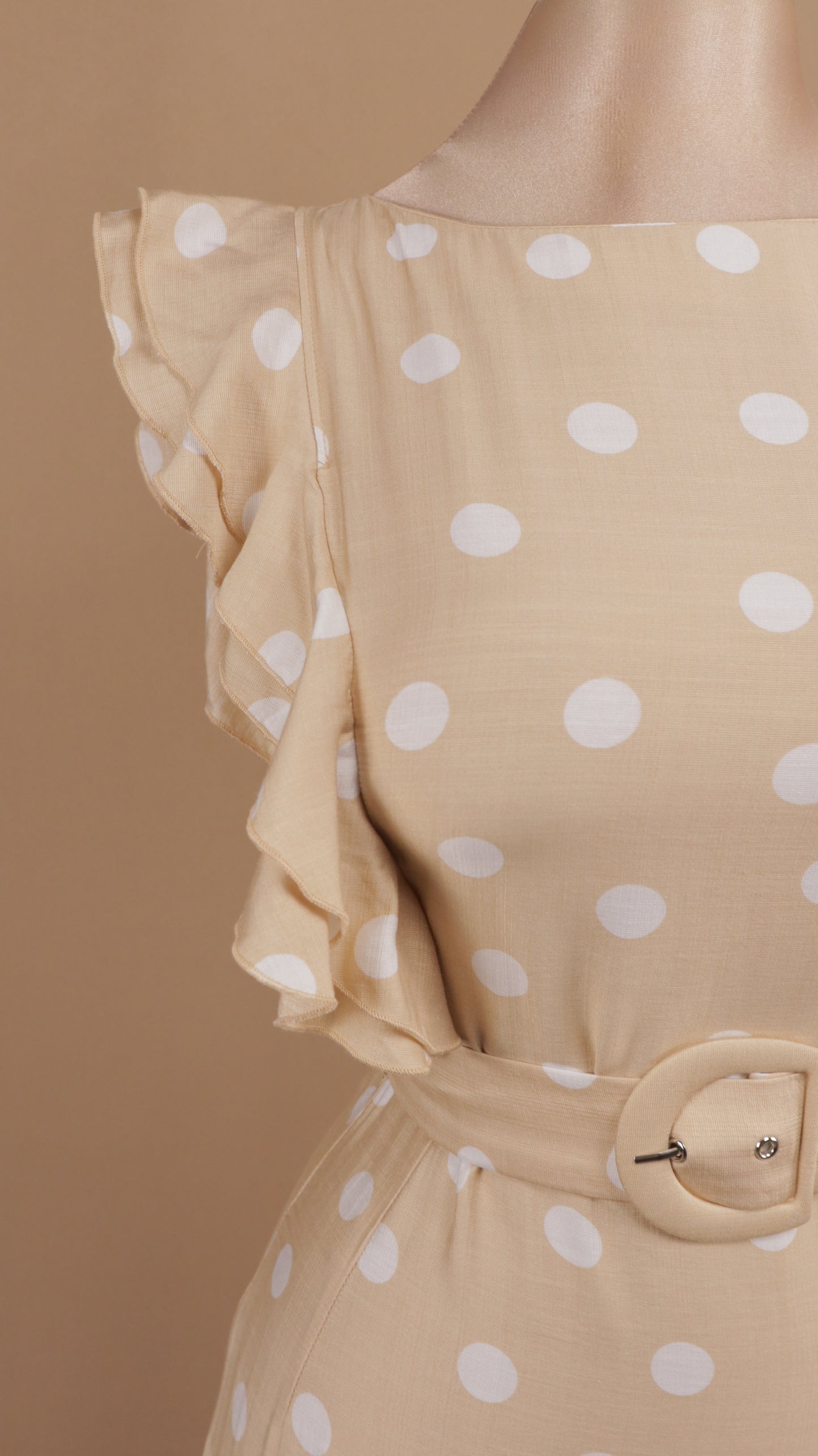 Vestido midi boleado con cinto
