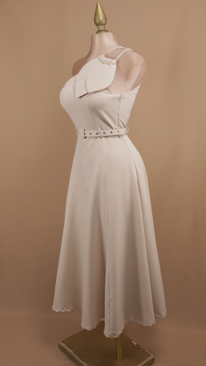 Vestido midi asimétrico con detalle en hombro