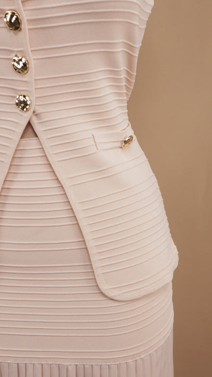 Conjunto de falda plisada y blusa