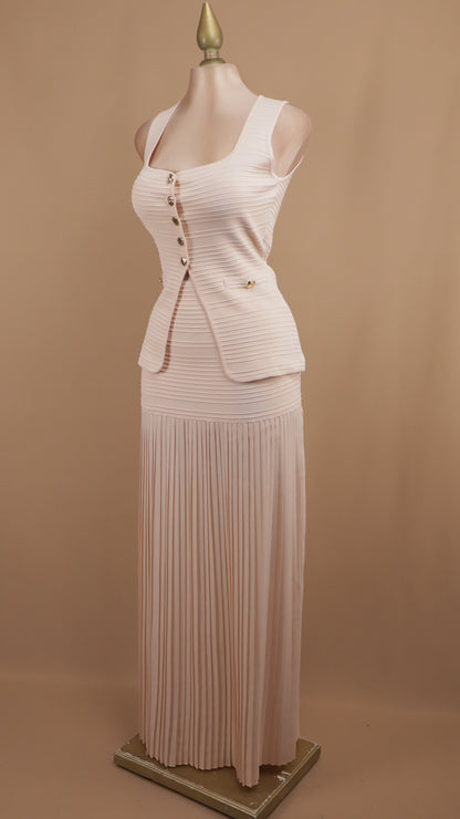 Conjunto de falda plisada y blusa