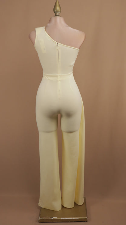 Palazzo asimétrico con botones dorados