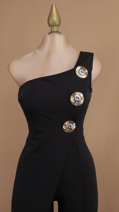 Palazzo asimétrico con botones dorados