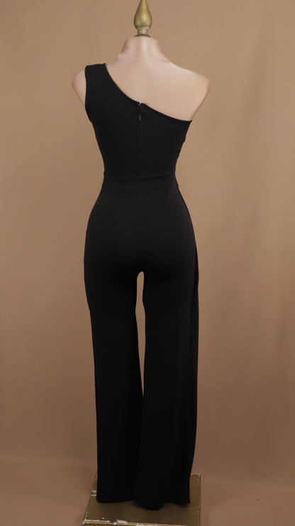 Palazzo asimétrico con botones dorados