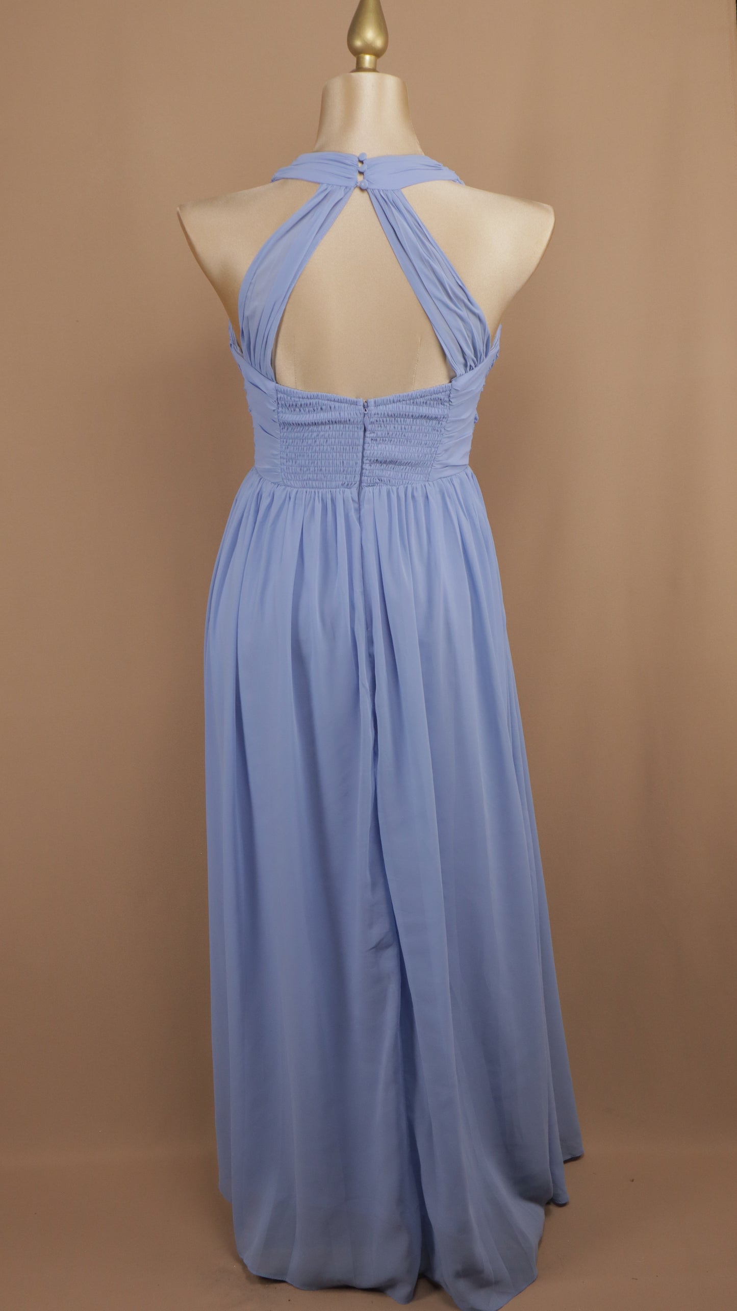 Vestido largo plus size con cuello halter y escote en la espalda