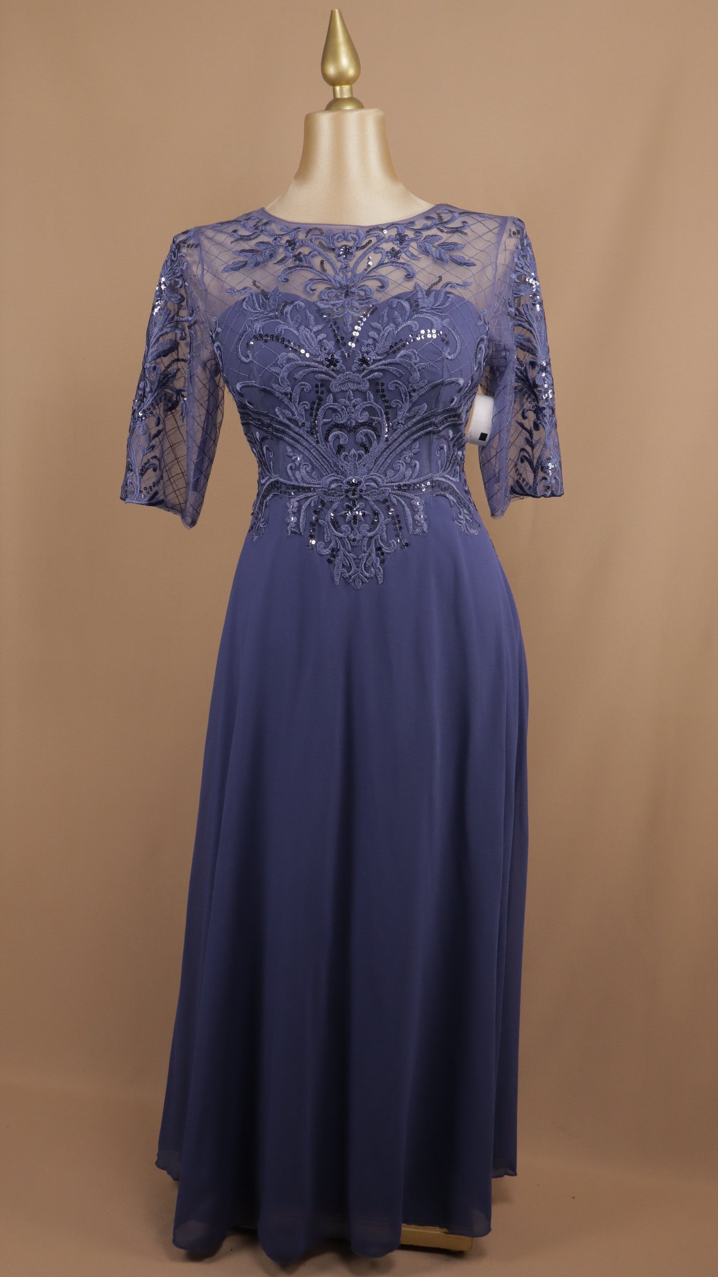 Vestido largo plus size con aplicación y manga 3/4