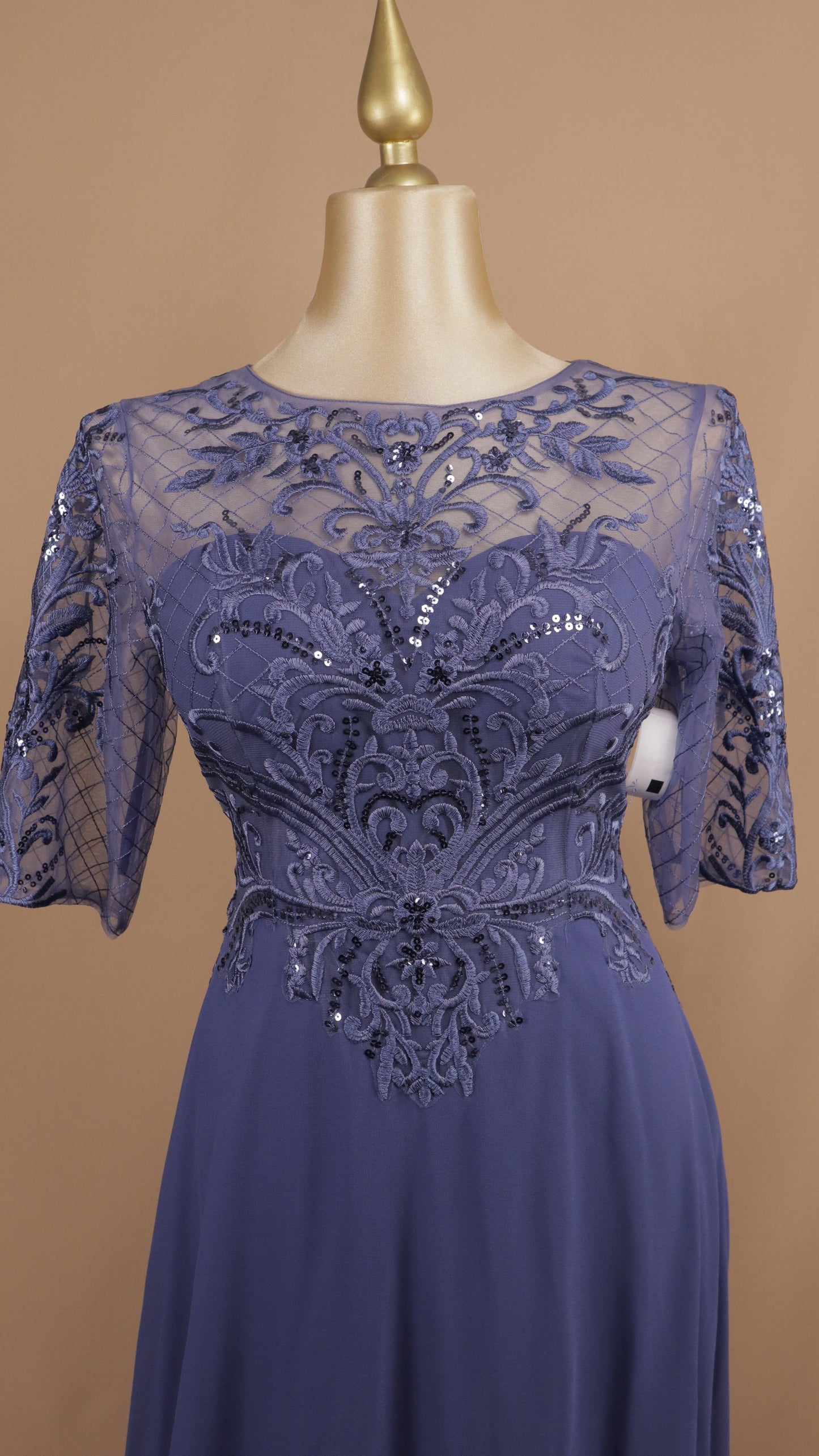 Vestido largo plus size con aplicación y manga 3/4