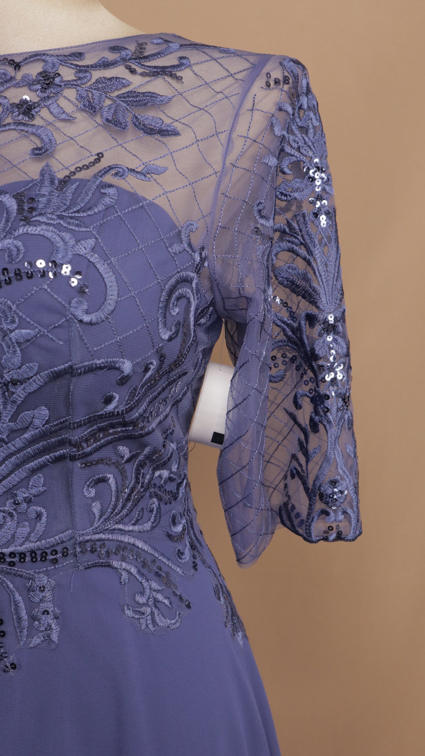 Vestido largo plus size con aplicación y manga 3/4