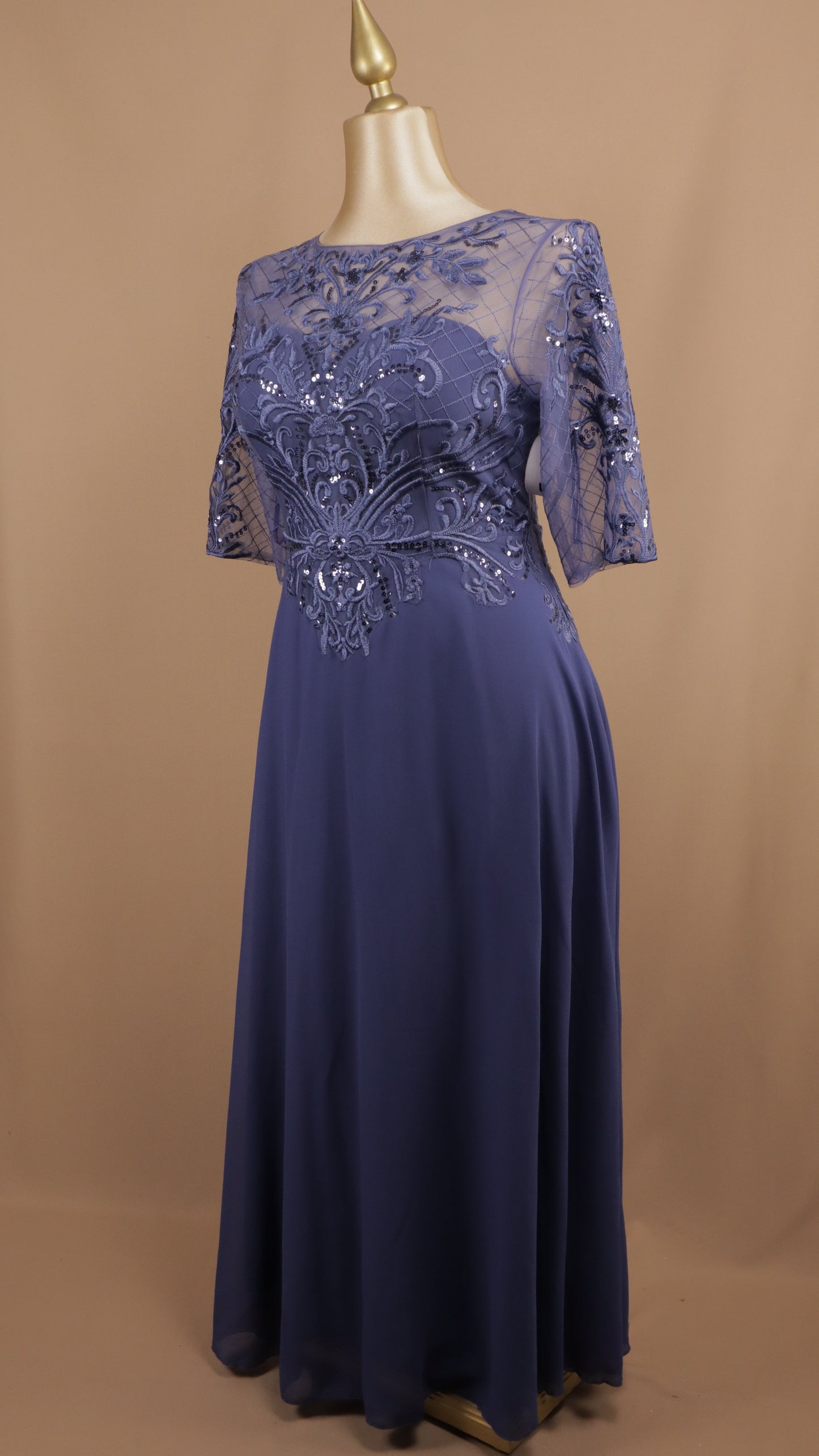 Vestido largo plus size con aplicación y manga 3/4