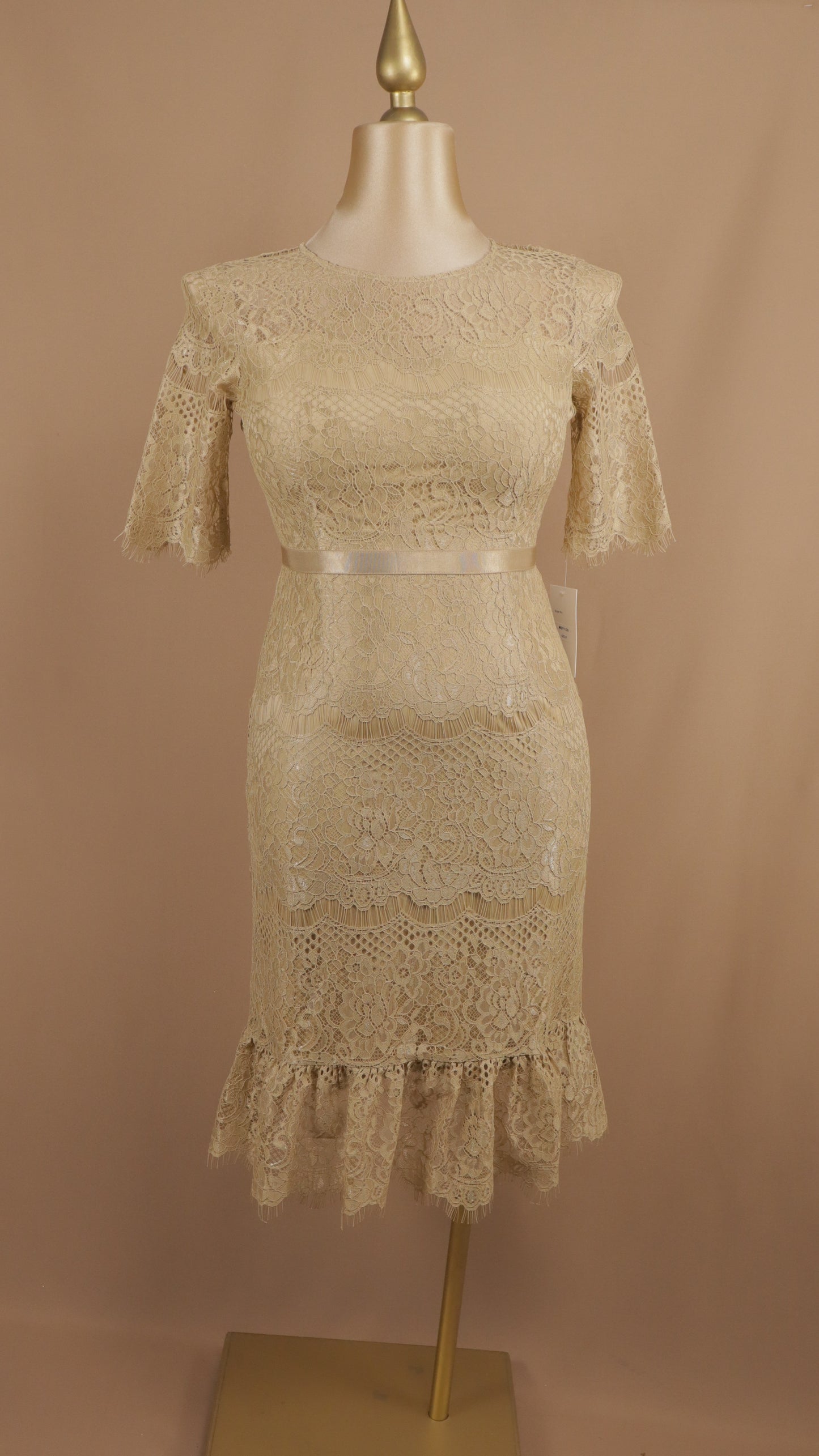 Vestido talla extra de encaje con olan en falda