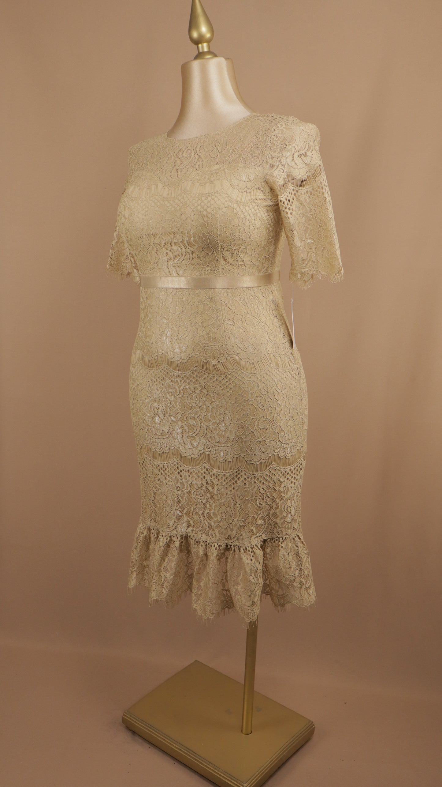 Vestido talla extra de encaje con olan en falda