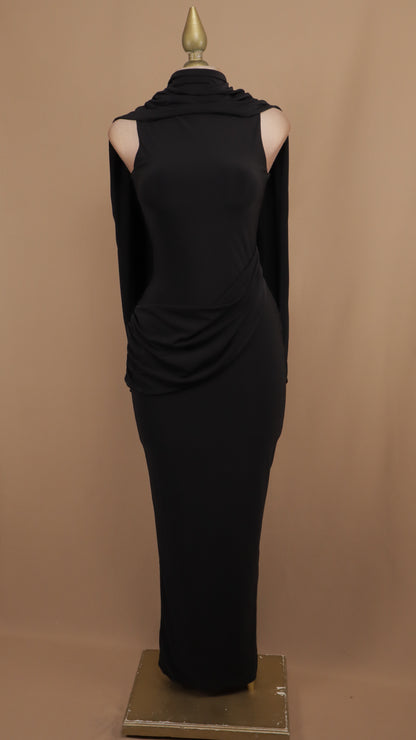 Vestido largo con cauda en cuello