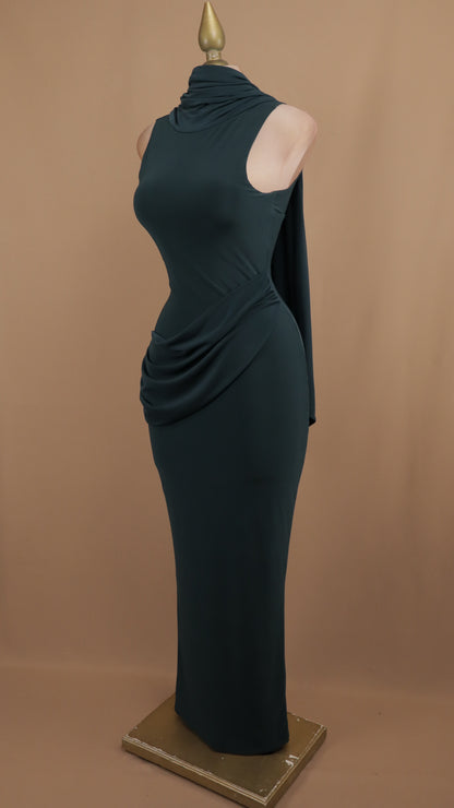 Vestido largo con cauda en cuello