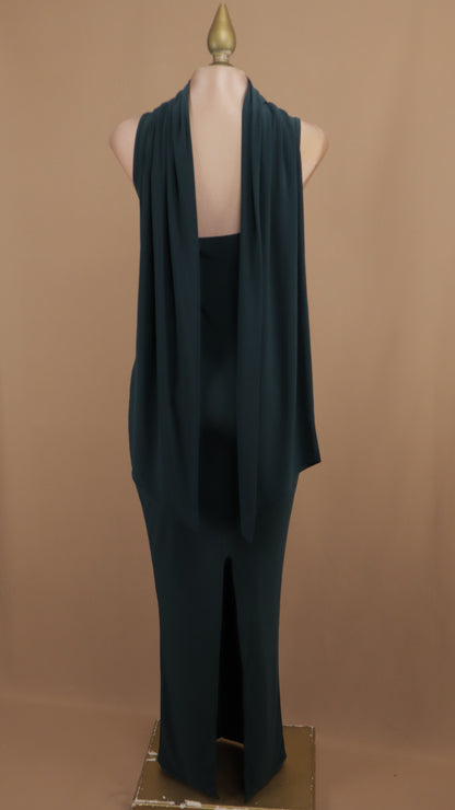 Vestido largo con cauda en cuello