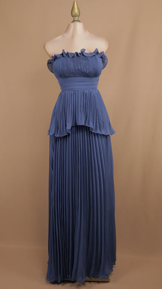 Vestido largo estraple y plisado en falda