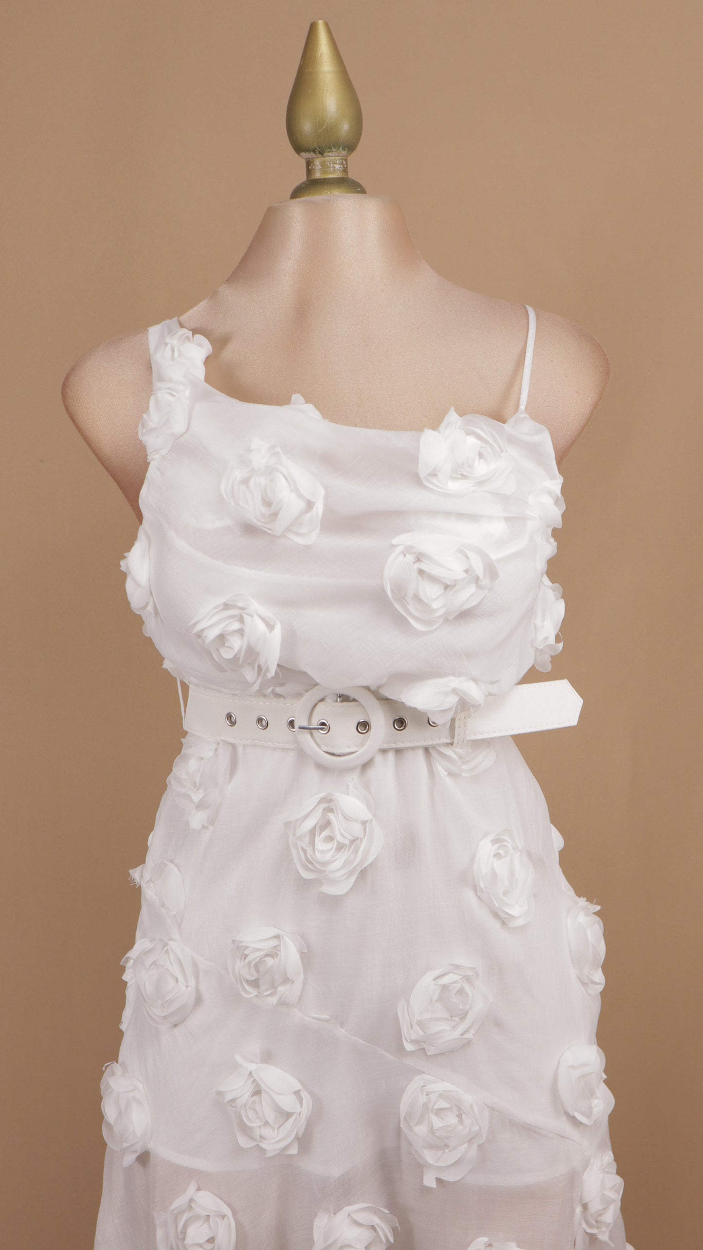 Vestido midi con flor en 3D y cinto