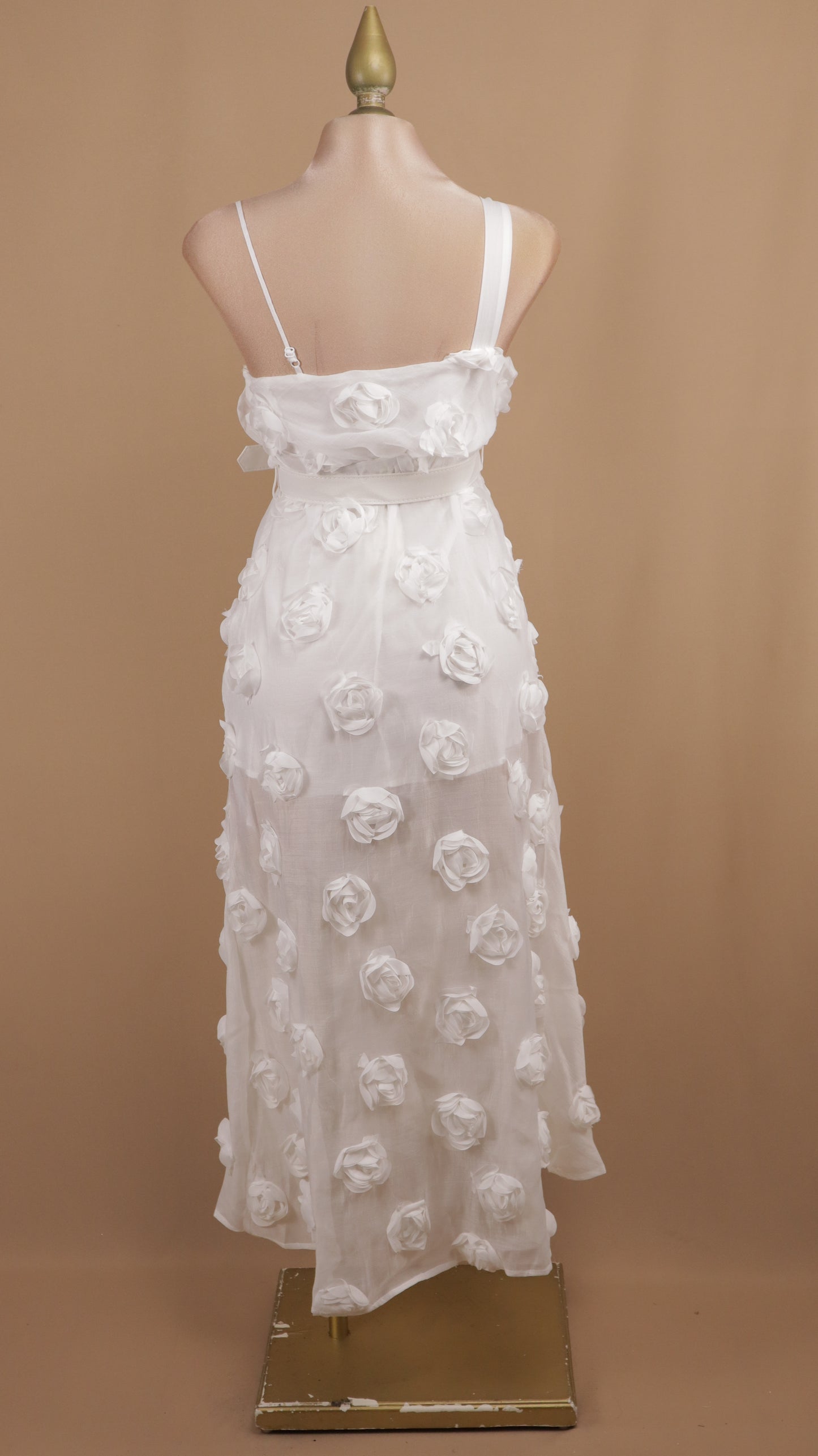 Vestido midi con flor en 3D y cinto