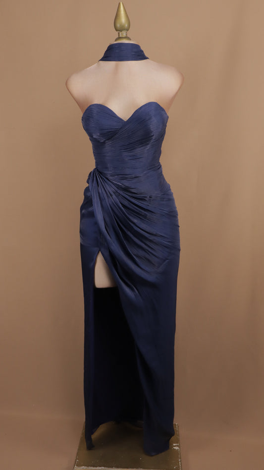 Vestido largo estraple drapeado con estola en cuello