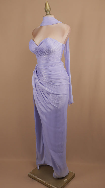 Vestido largo estraple drapeado con estola en cuello