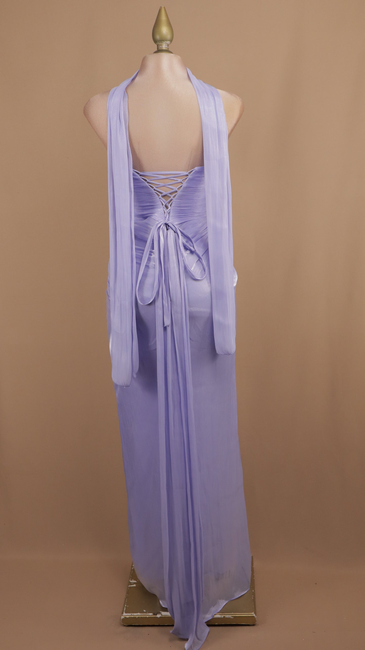 Vestido largo estraple drapeado con estola en cuello