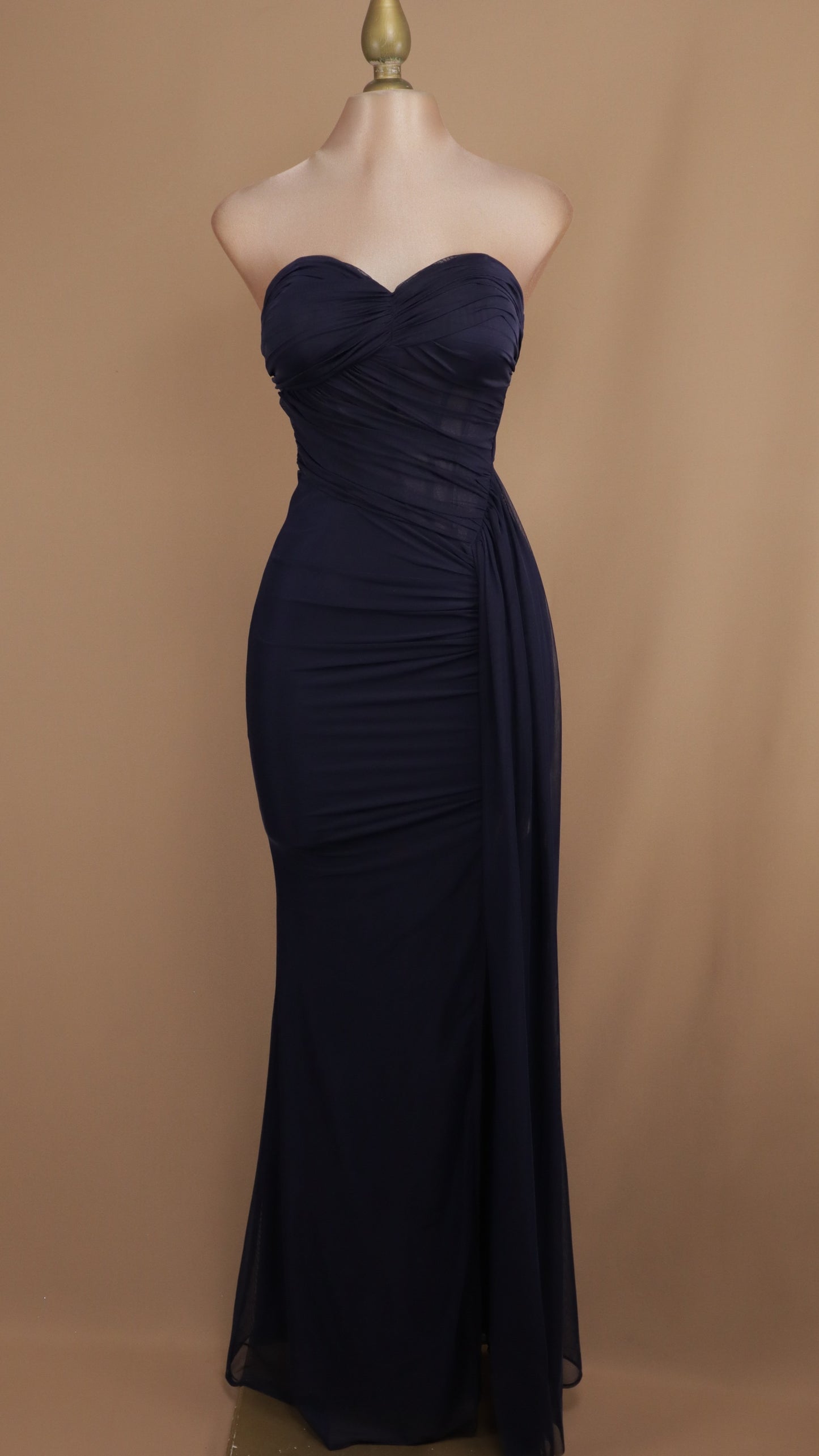 Vestido largo estraple con cauda