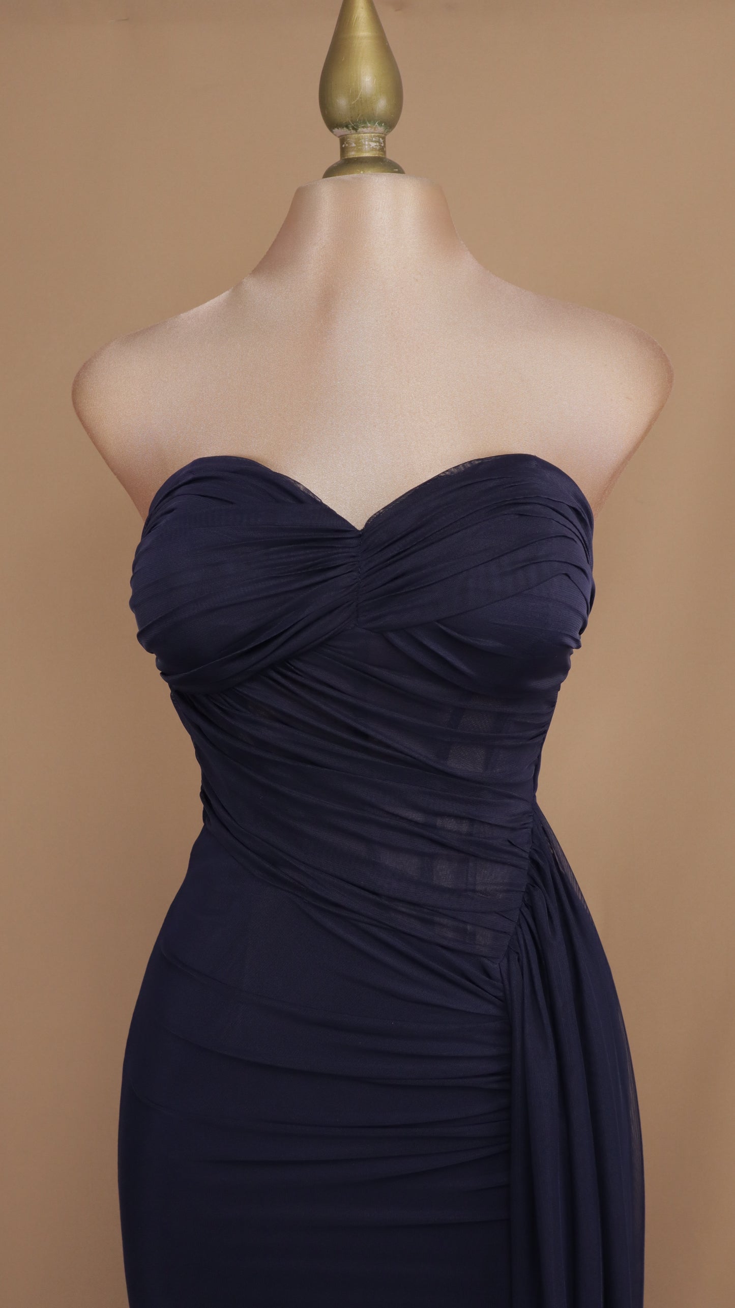 Vestido largo estraple con cauda