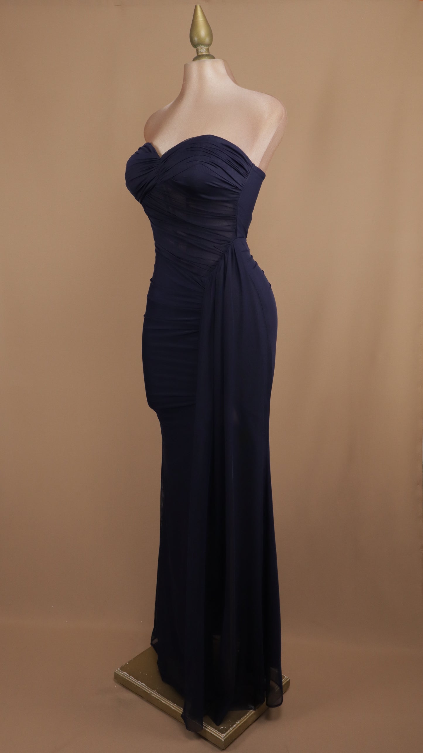 Vestido largo estraple con cauda