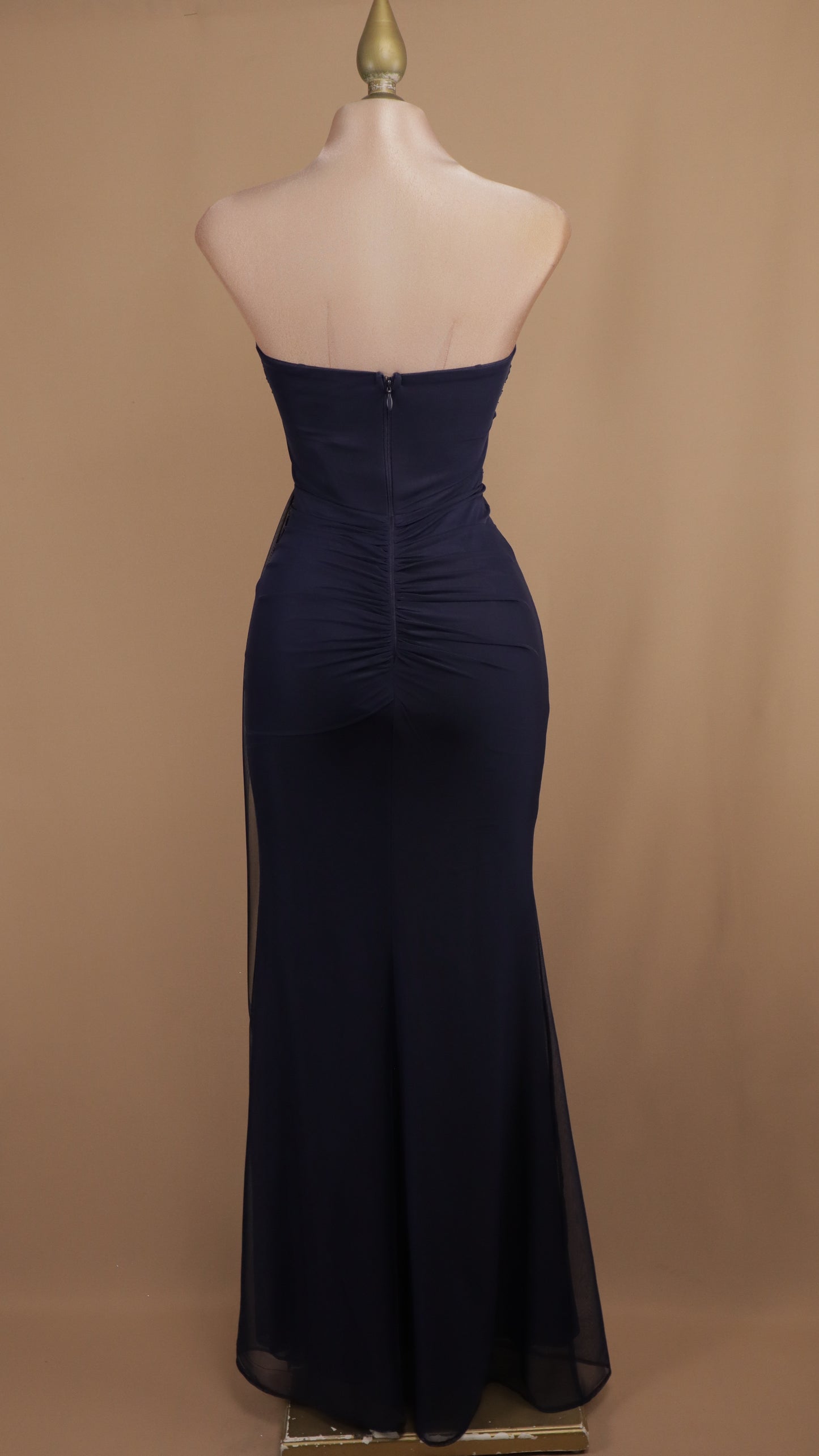 Vestido largo estraple con cauda