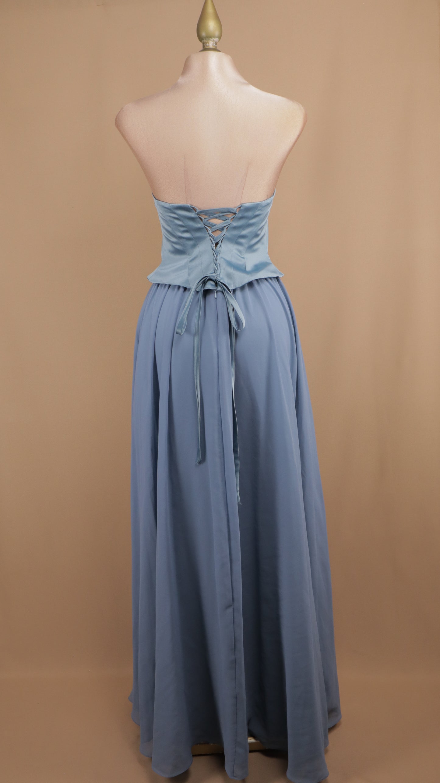 Vestido largo estraple con falda de chiffon