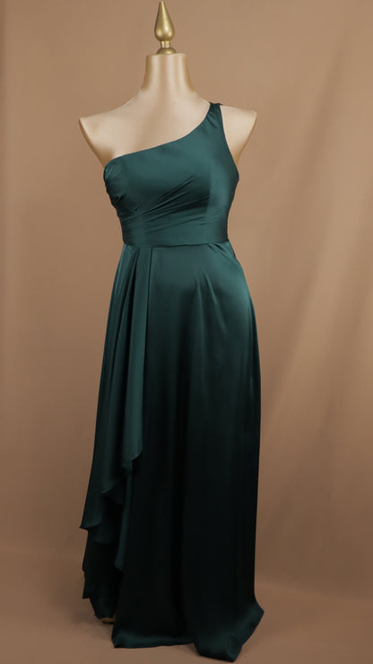 Vestido largo extra asimétrico en línea A