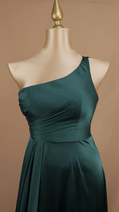 Vestido largo extra asimétrico en línea A