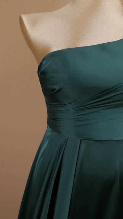 Vestido largo extra asimétrico en línea A