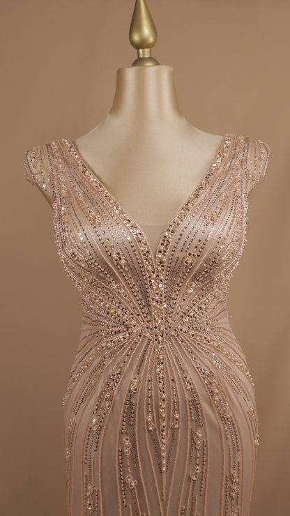 Vestido largo extra con aplicación y escote en V