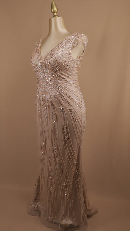 Vestido largo extra con aplicación y escote en V