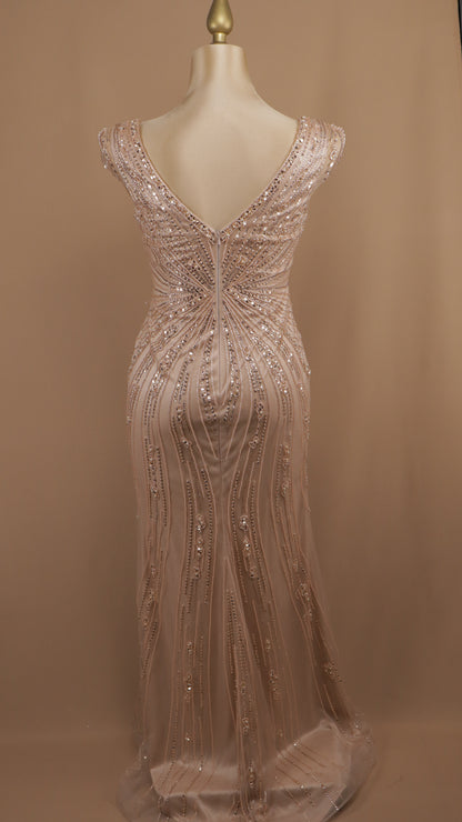 Vestido largo extra con aplicación y escote en V