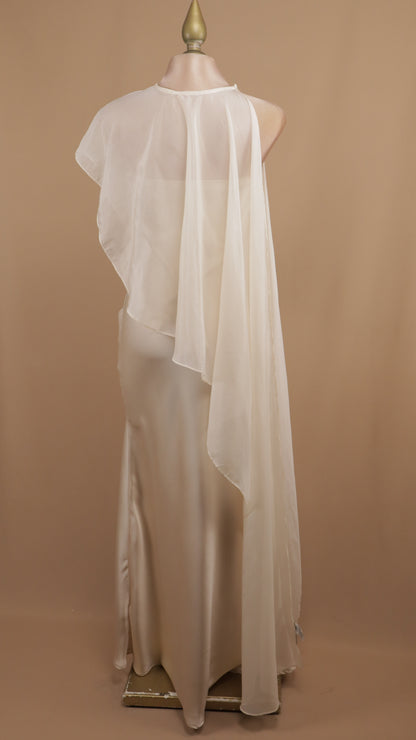 Vestido largo satinado con capa de chiffon