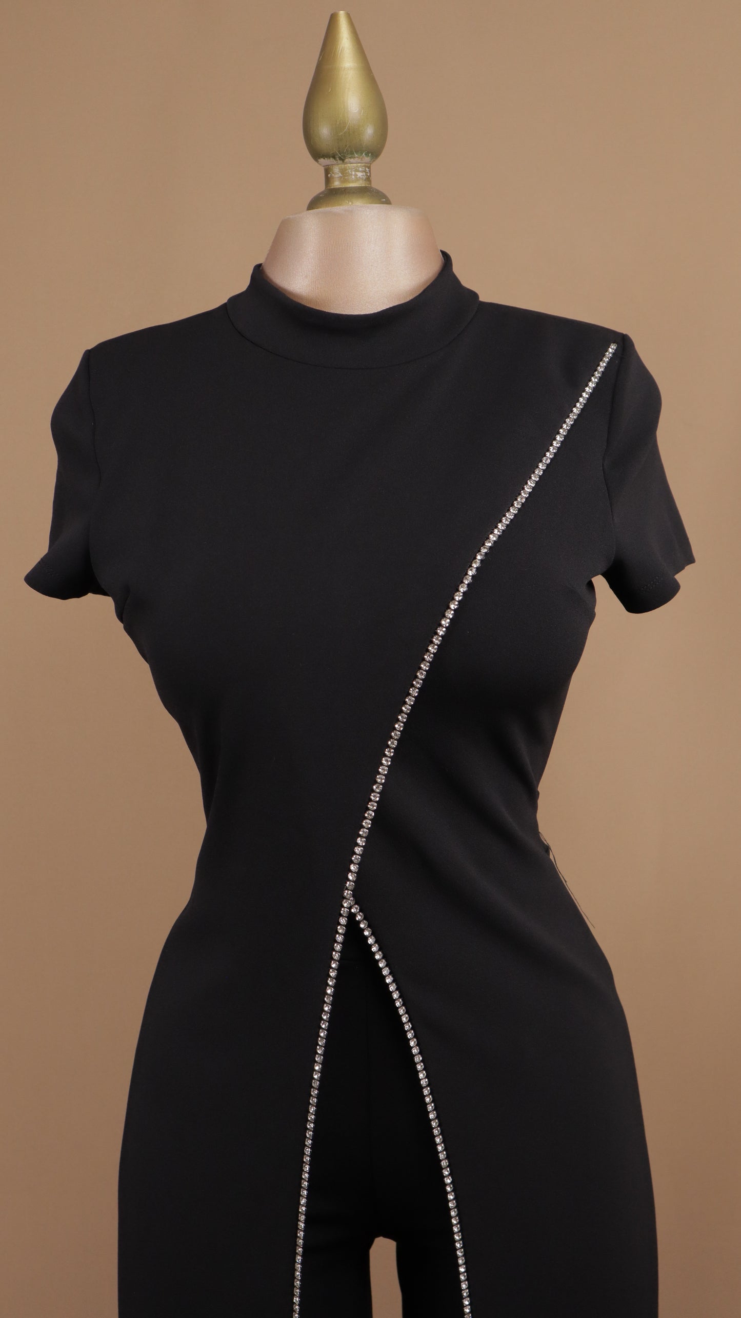 Palazzo con manga y bies plata a su alrededor