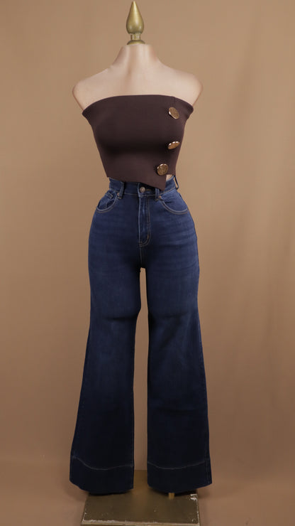 Pantalón de mezclilla obscura y tito alto