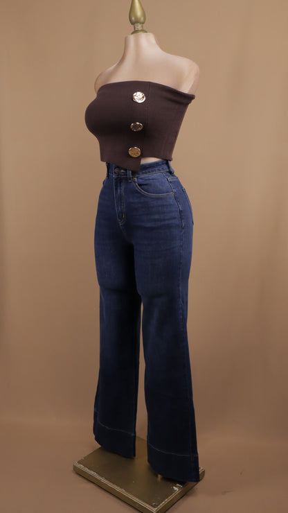 Pantalón de mezclilla obscura y tito alto