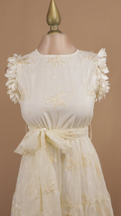 Vestido midi bordado con hojas en 3D