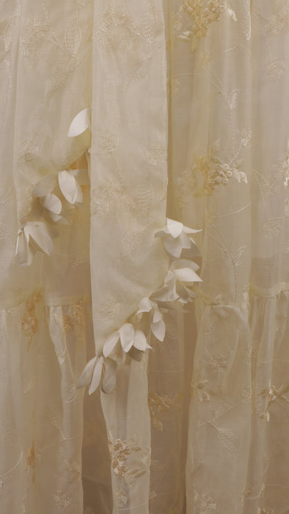 Vestido midi bordado con hojas en 3D